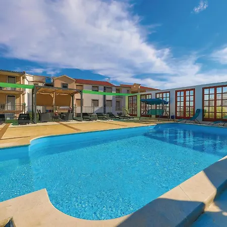 One-bedroom In Okrug Gornji شقة تروغير