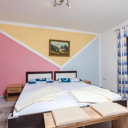 One-bedroom In Okrug Gornji