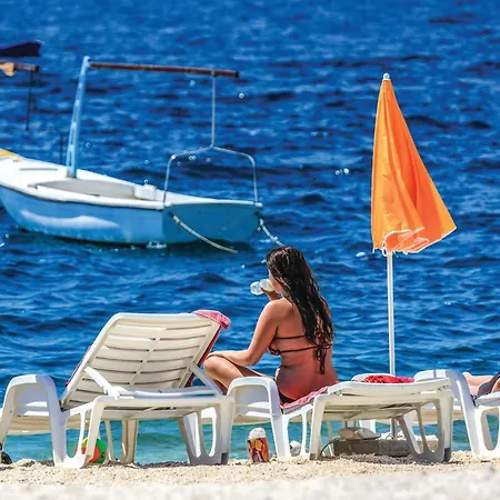 One-bedroom In Okrug Gornji * تروغير