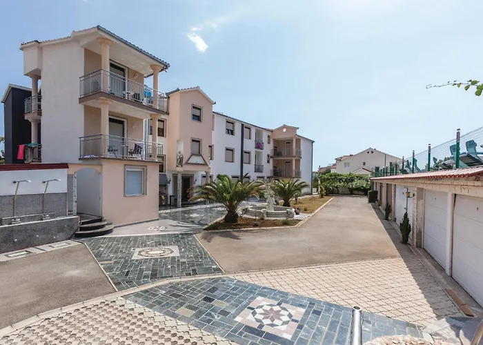 Apartman One-bedroom In Okrug Gornji