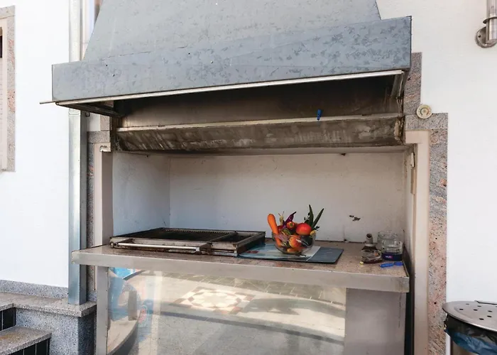 Apartman One-bedroom In Okrug Gornji *